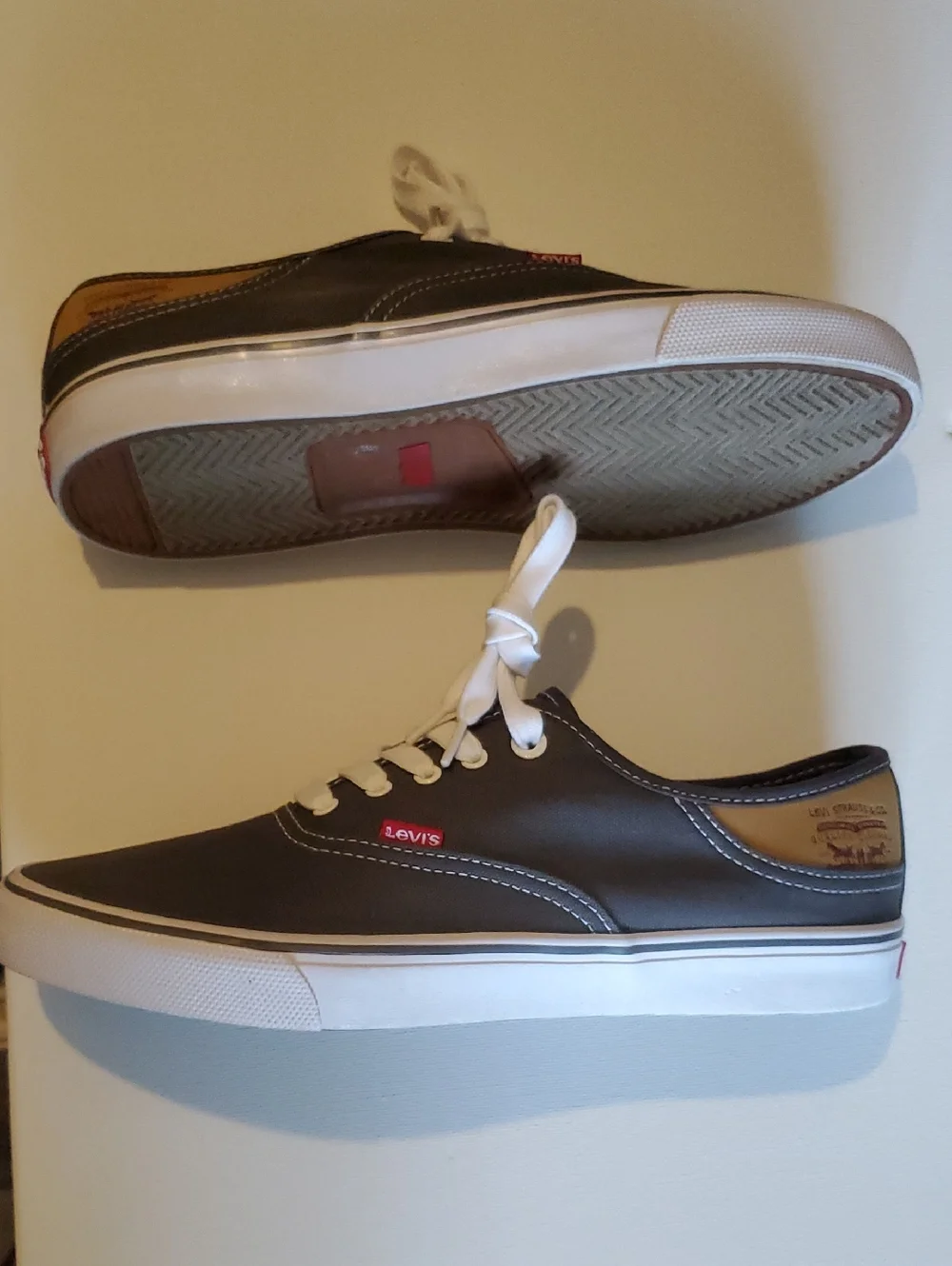Levis Shoes - Picture 12 of 14